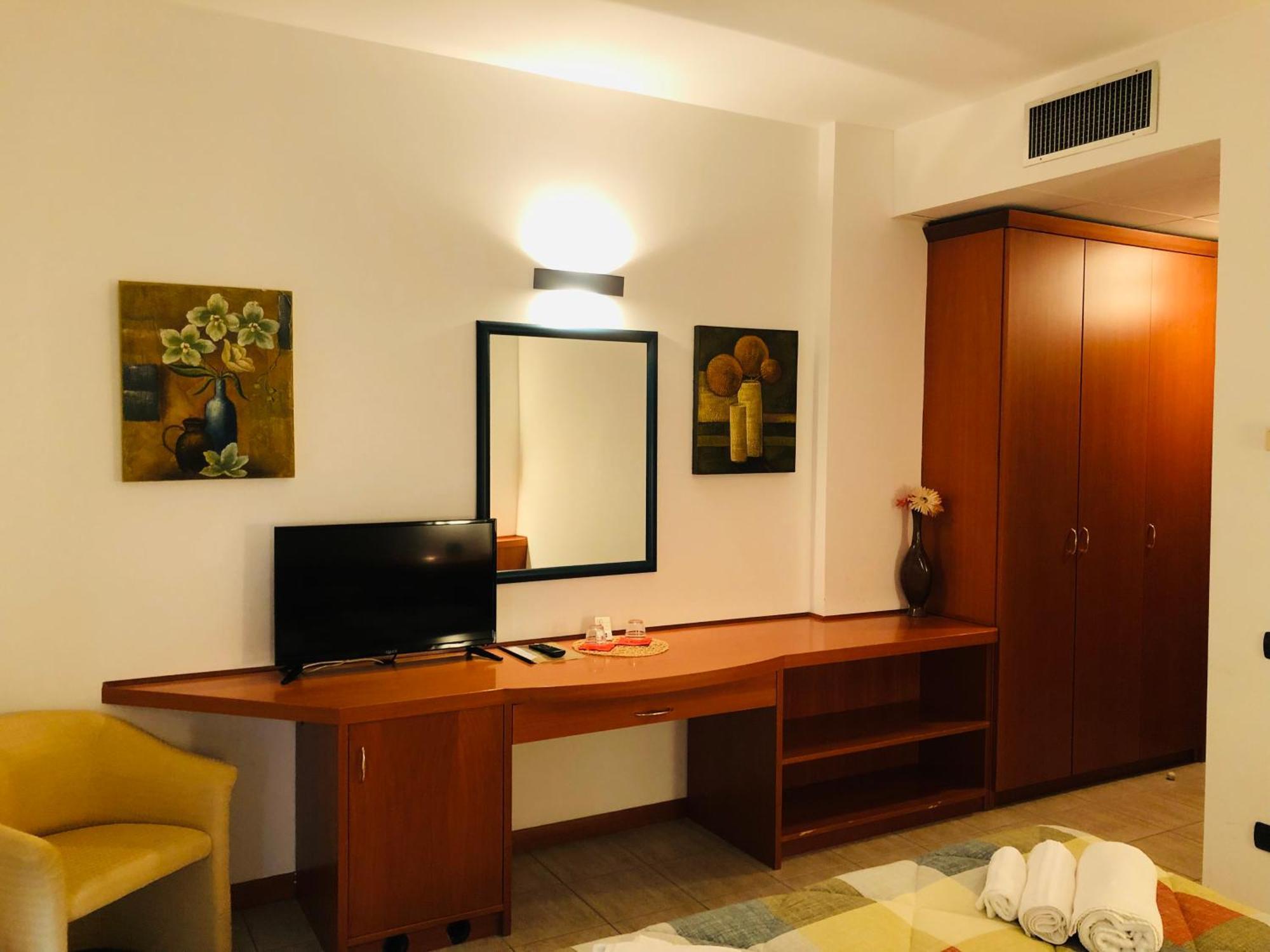 Hotel Softwood Recanati Bagian luar foto